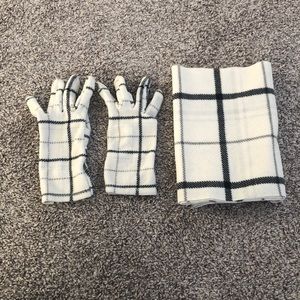 Old Navy White and Black Plaid Scarf and Gloves Set